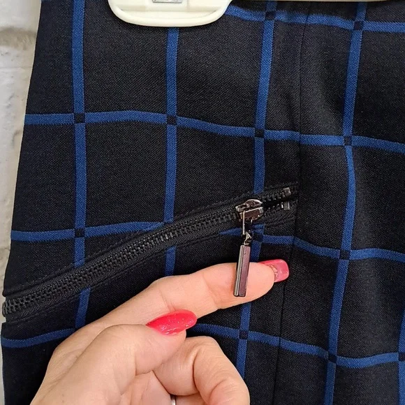 Alfani Black/Blue Zip Pockets Skirt.  Size 2P NWOT - Picture 2 of 6